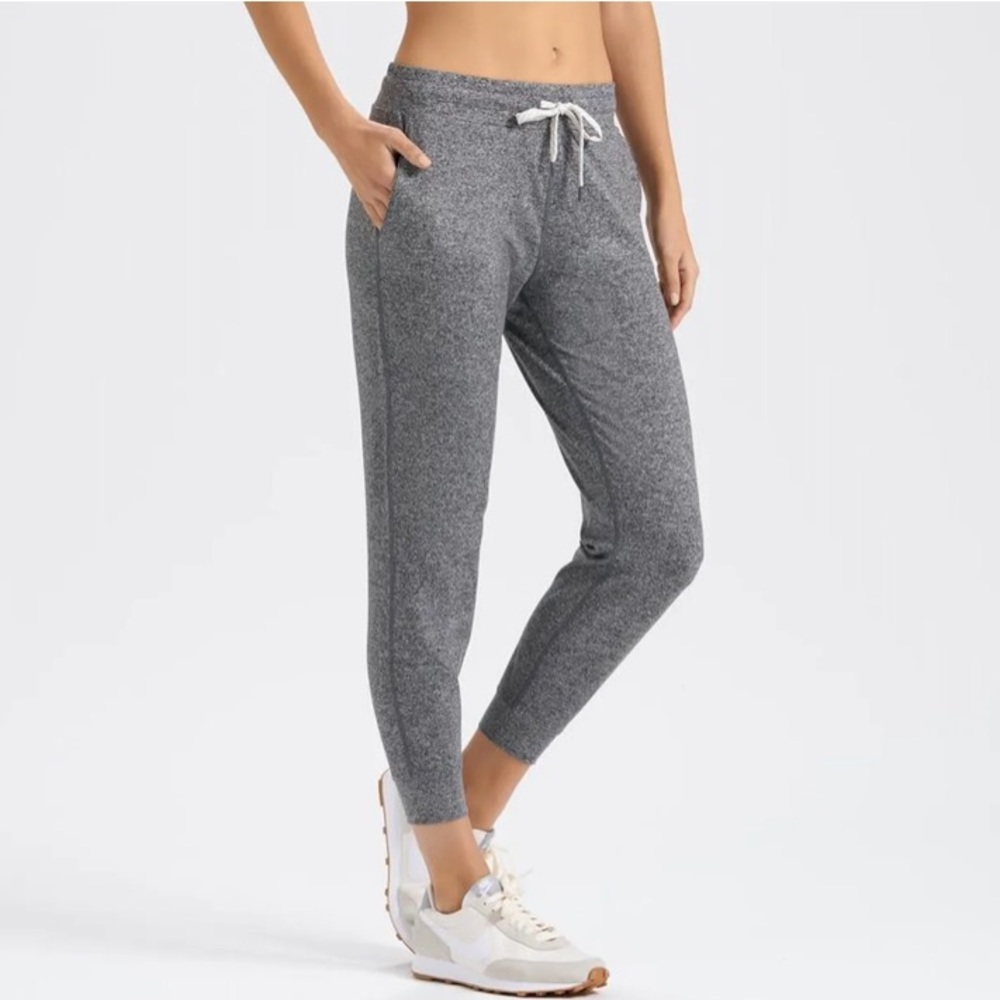 🆕 VUORI Halo Performance Joggers in Heather Grey - Picture 8 of 16